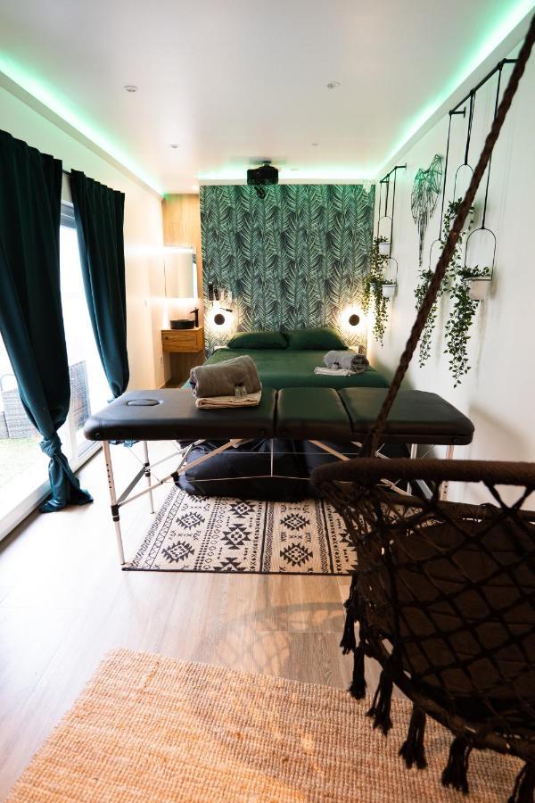 Capsule Thailande I Sauna I Balnéo I Console I jeux en bois I Cinéma I cour intérieure Trith-Saint-Leger Exterior foto