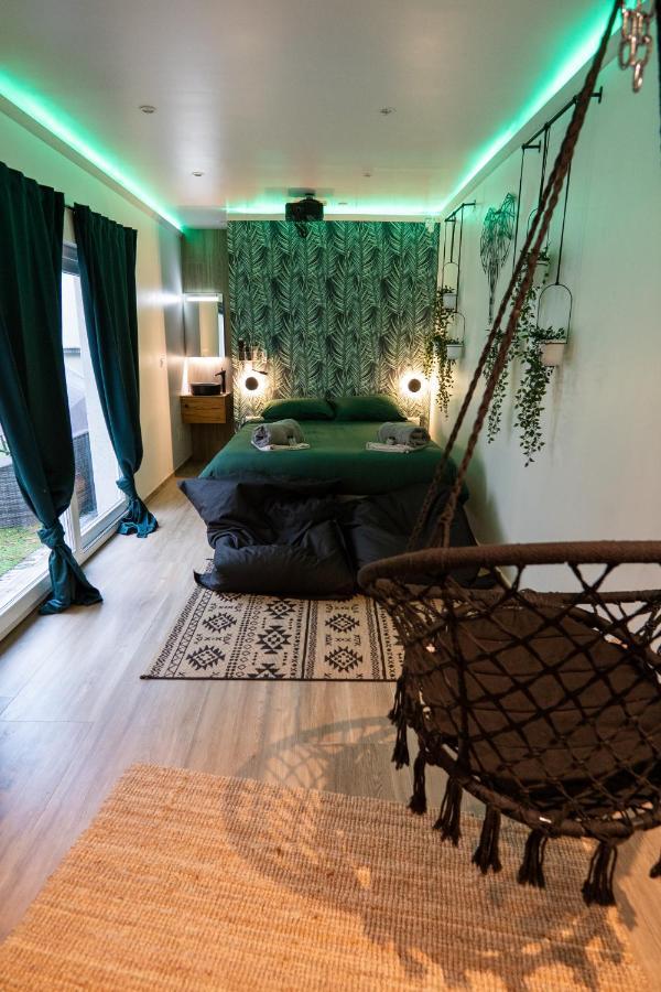 Capsule Thailande I Sauna I Balnéo I Console I jeux en bois I Cinéma I cour intérieure Trith-Saint-Leger Exterior foto