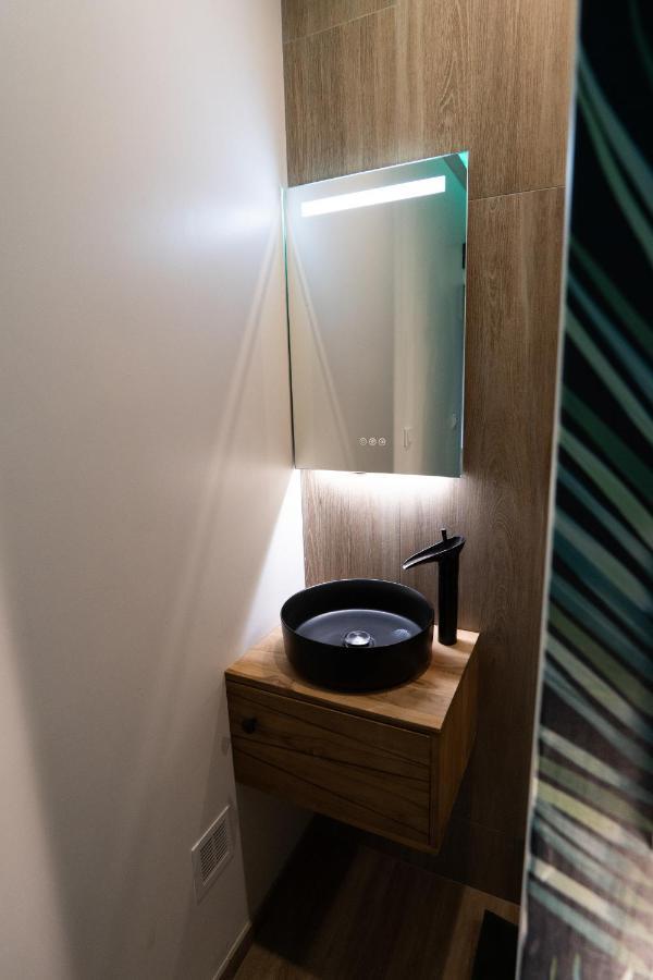 Capsule Thailande I Sauna I Balnéo I Console I jeux en bois I Cinéma I cour intérieure Trith-Saint-Leger Exterior foto