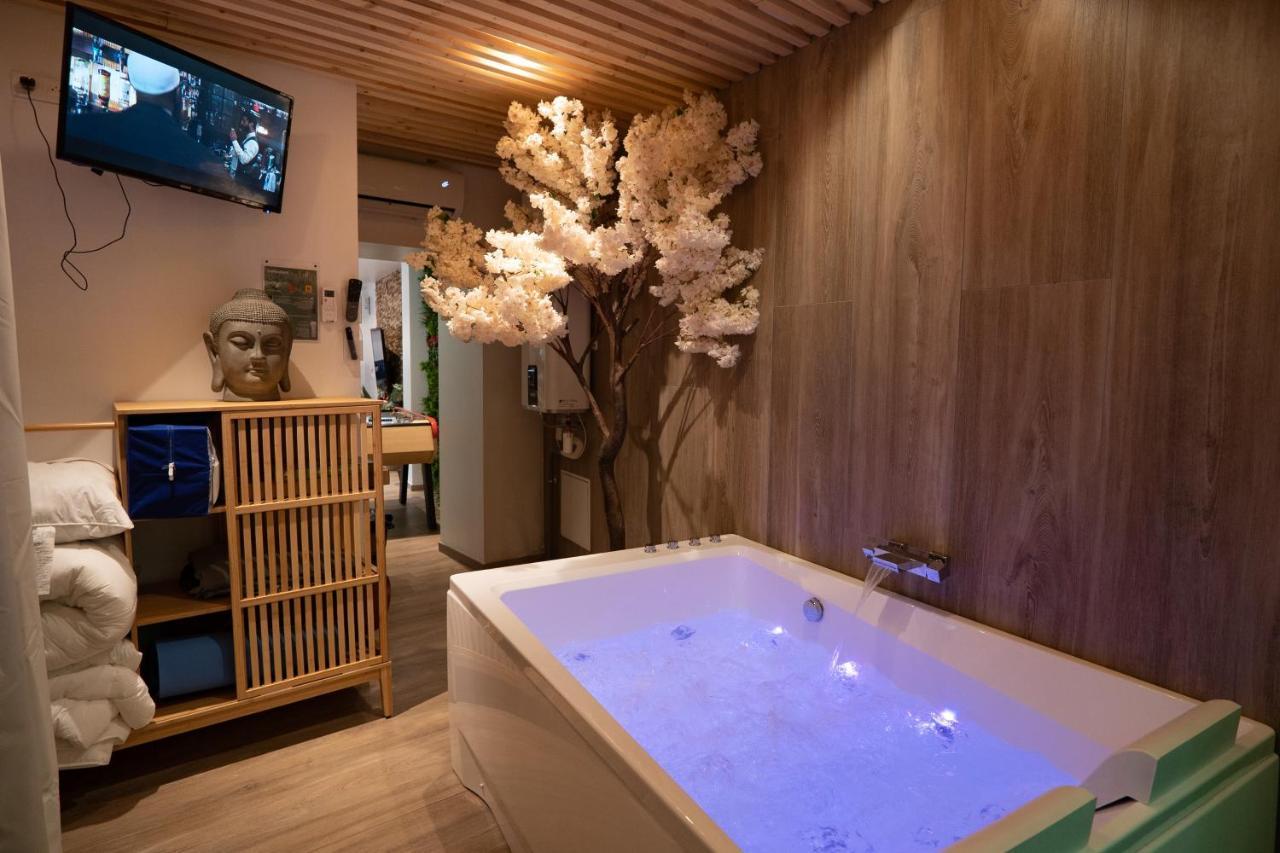 Capsule Thailande I Sauna I Balnéo I Console I jeux en bois I Cinéma I cour intérieure Trith-Saint-Leger Exterior foto